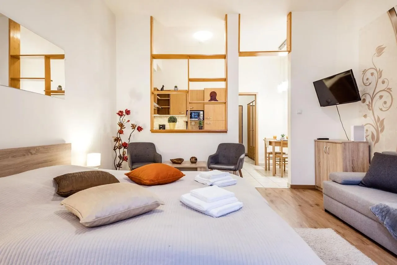 Downtown Charm With Balcony And Garden View Apartment Budapest