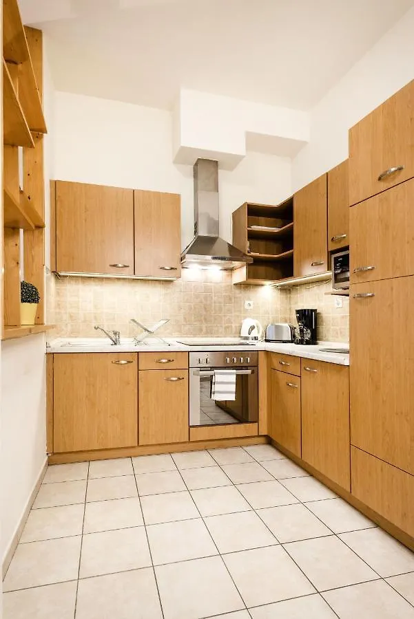 Downtown Charm With Balcony And Garden View Apartment Budapest