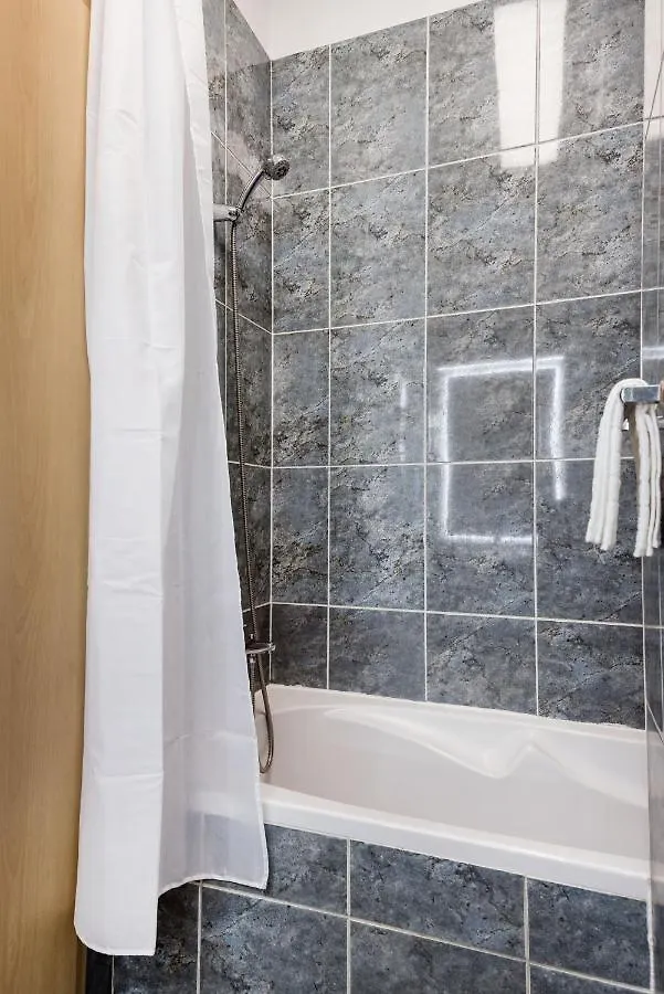 Downtown Charm With Balcony And Garden View Apartment Budapest