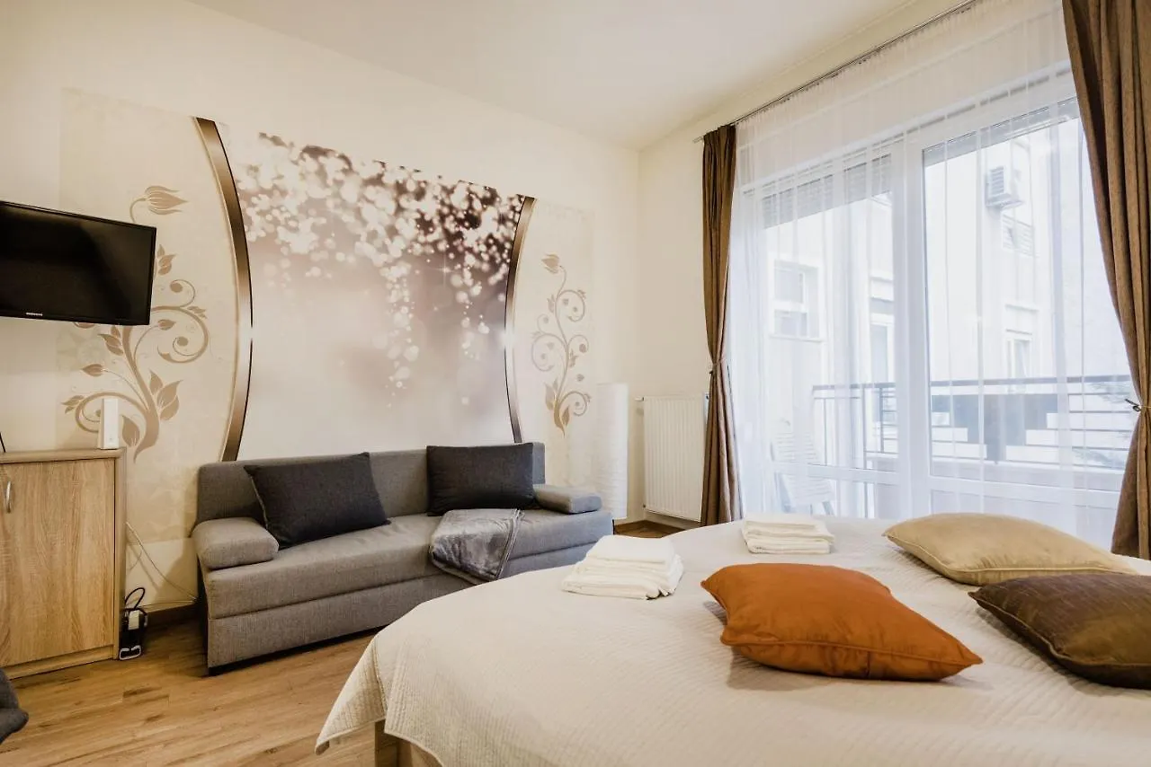 Downtown Charm With Balcony And Garden View Apartment Budapest